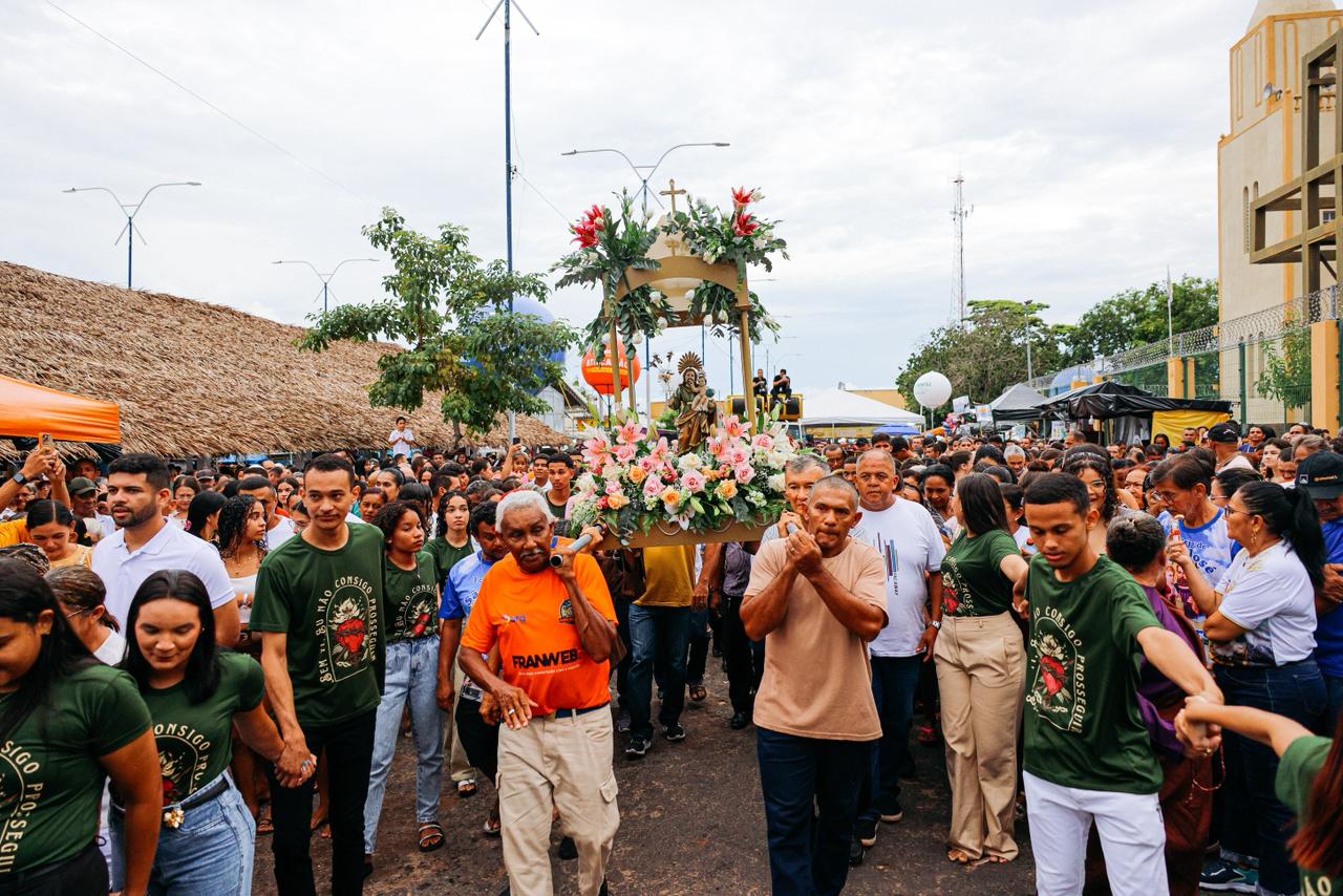 Rafael Fonteles prestigia procissão de São José em Altos