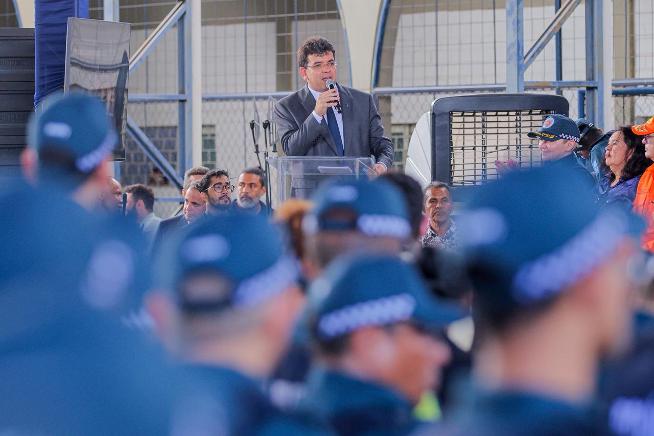 Governo do Piauí investe R$ 24 milhões em armamentos, motocicletas e apresenta novo fardamento da Polícia Militar