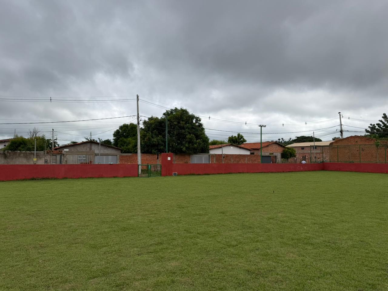 Secepi entrega campo de futebol na Cidade Industrial com recursos do OPA e amplia acesso ao esporte em Teresina
