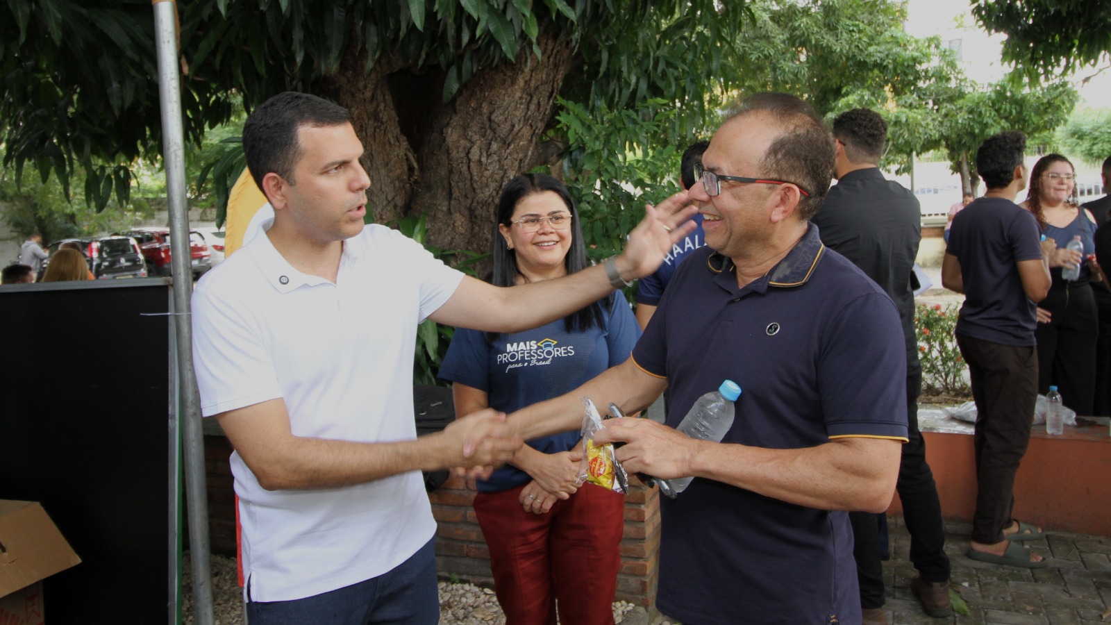 Secretário da Educação acompanha aplicação de provas do concurso para professor e incentiva candidatos