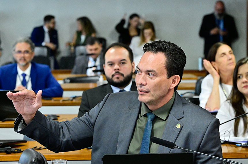 CDH vota sugestão de piso nacional para policiais militares