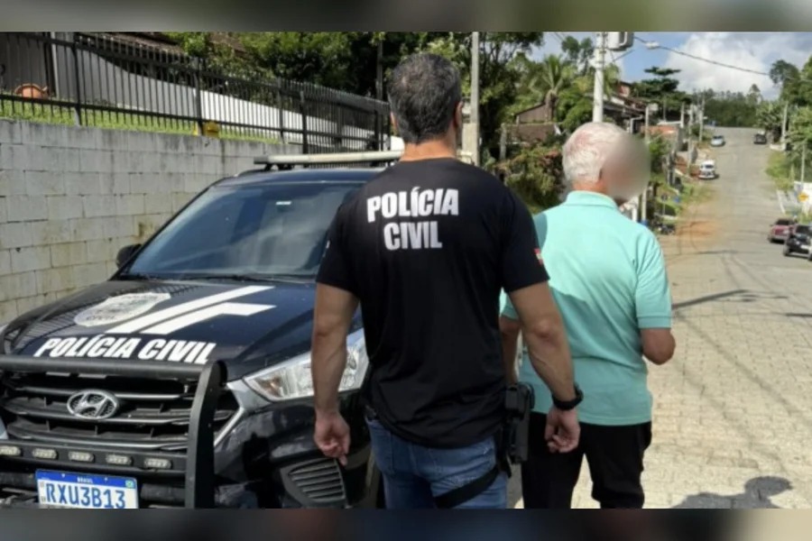 Pastor de 82 anos é preso por estupro de vulnerável em SC