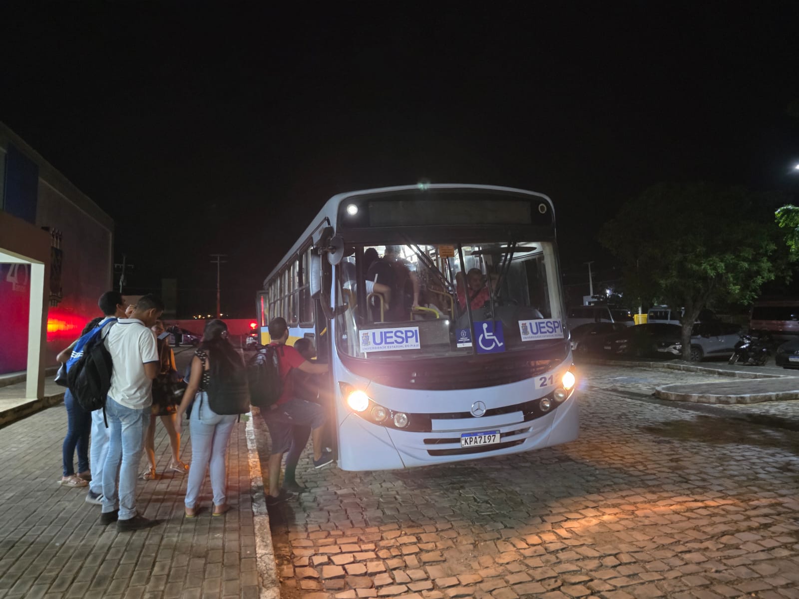 Uespi inicia transporte coletivo para estudantes do campus de Picos; veja horários e rotas do ônibus