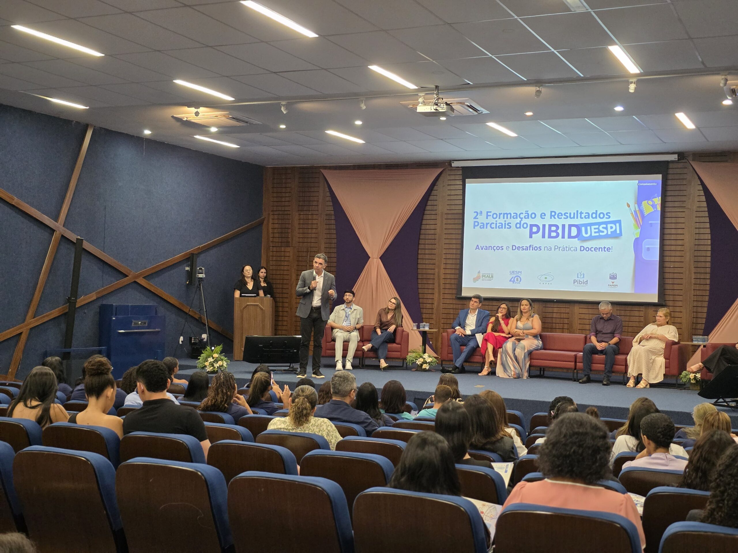 PIBID Uespi reúne mais de 1.200 estudantes e professores para discutir avanços do programa no Piauí