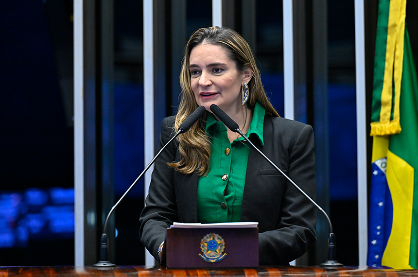 Augusta Brito defende projetos que combatem a violência contra a mulher