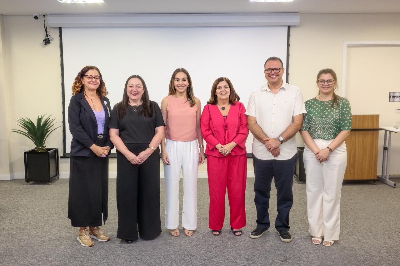 Profissionais do Ceará visitam Maternidade Evangelina Rosa e conhecem boas práticas de identificação neonatal e Método Canguru