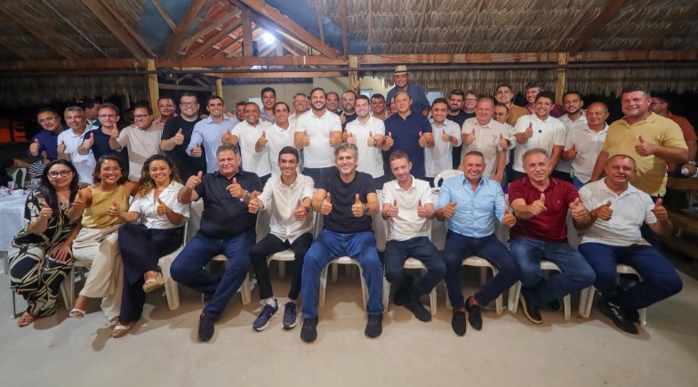 Prefeitos declaram apoio a Rafael Fonteles em encontro com Washington Bandeira