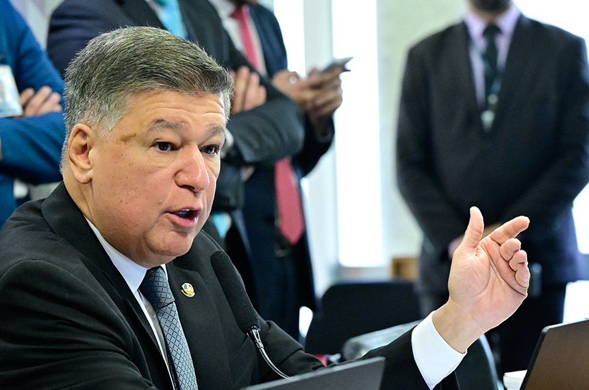 Carlos Viana prorroga trabalhos da CPMI do INSS