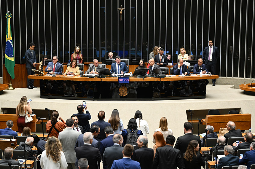 Agenda da Indústria critica escala 6x1 e defende acordo com União Europeia