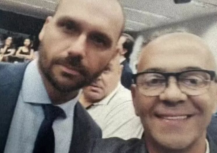 PF encontra fotos de homem-bomba do STF com Eduardo Bolsonaro