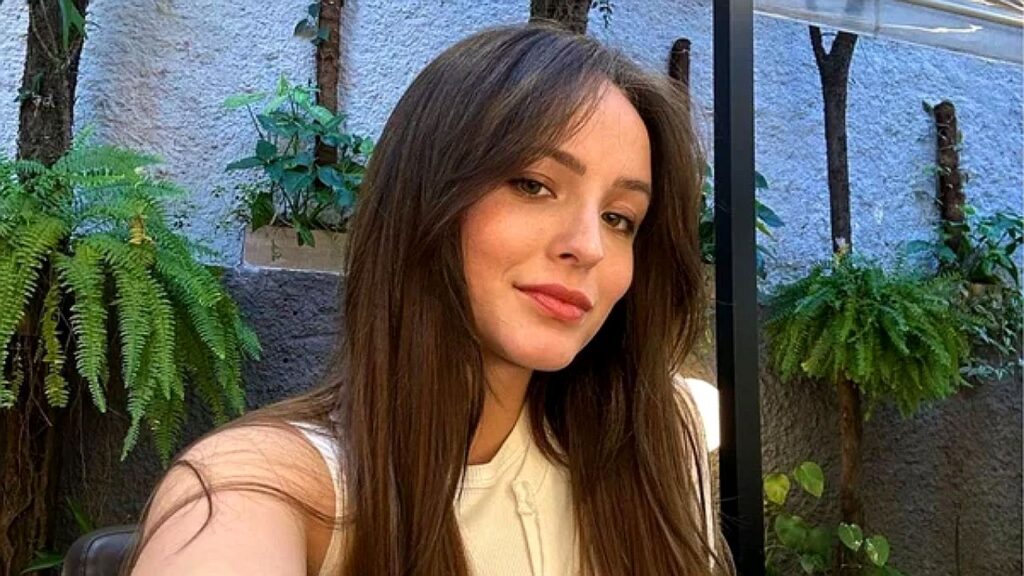 Larissa Manoela alerta sobre endometriose e suas dores