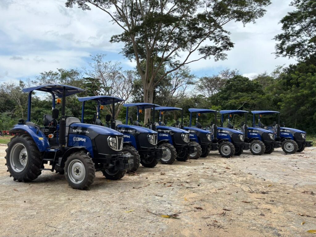 SAF entrega tratores e implementos para fortalecer a agricultura familiar nesta segunda (30)