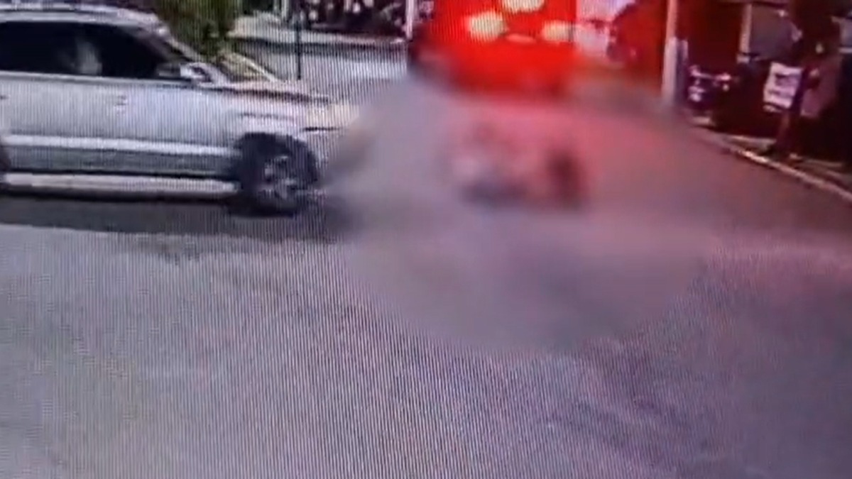 Motorista atropela quatro crianças em condomínio de SP