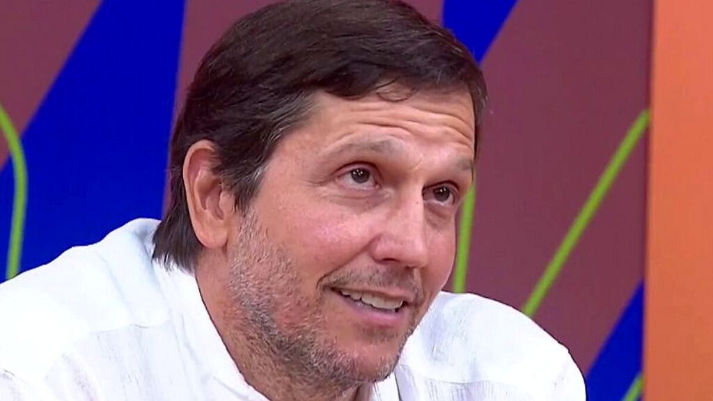 Vladimir Brichta emocionado com saída do filho para estudar