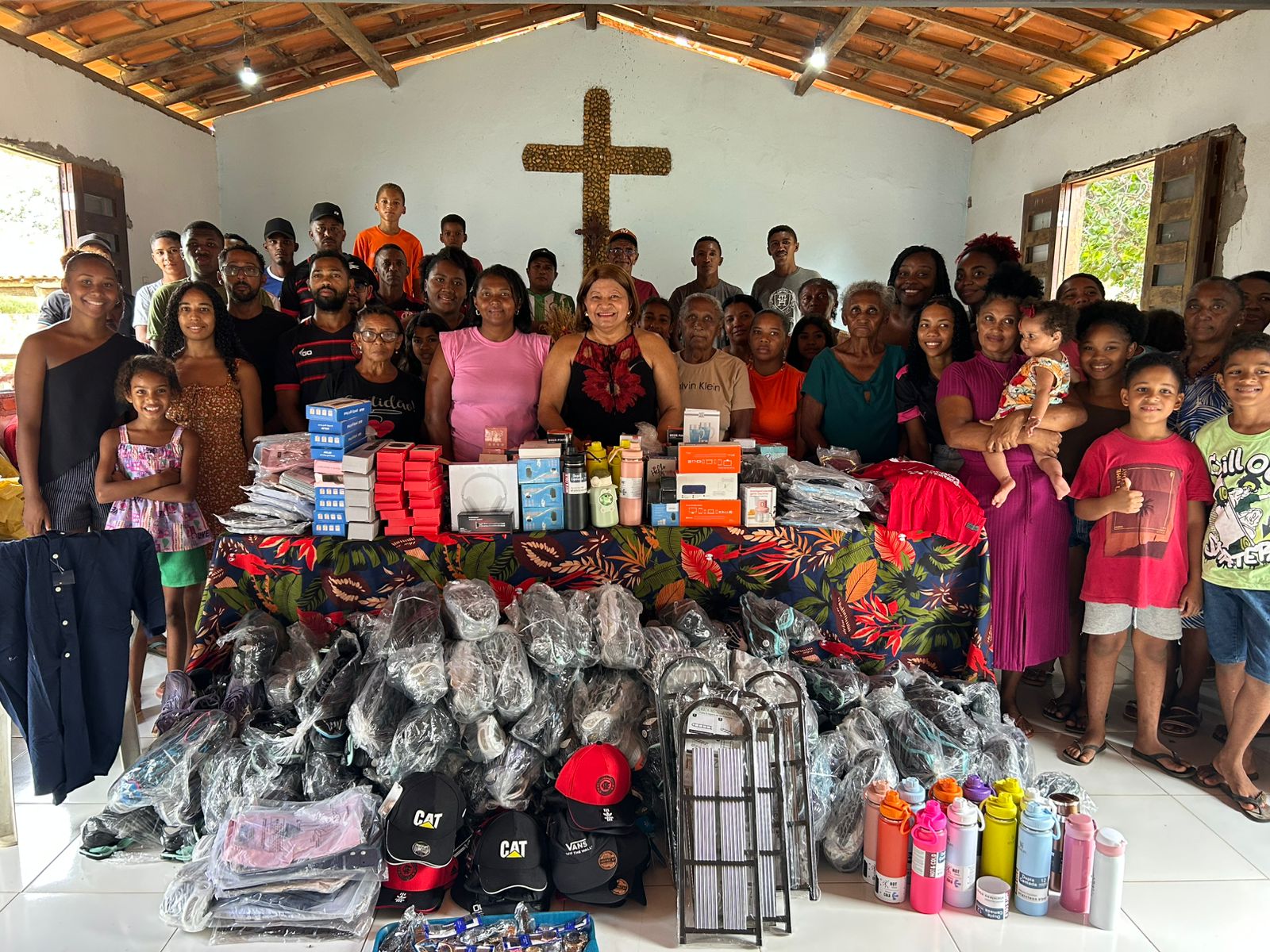 Famílias do Quilombo Caldeirão recebem mais de 500 produtos da Receita Federal em parceria com a Sasc