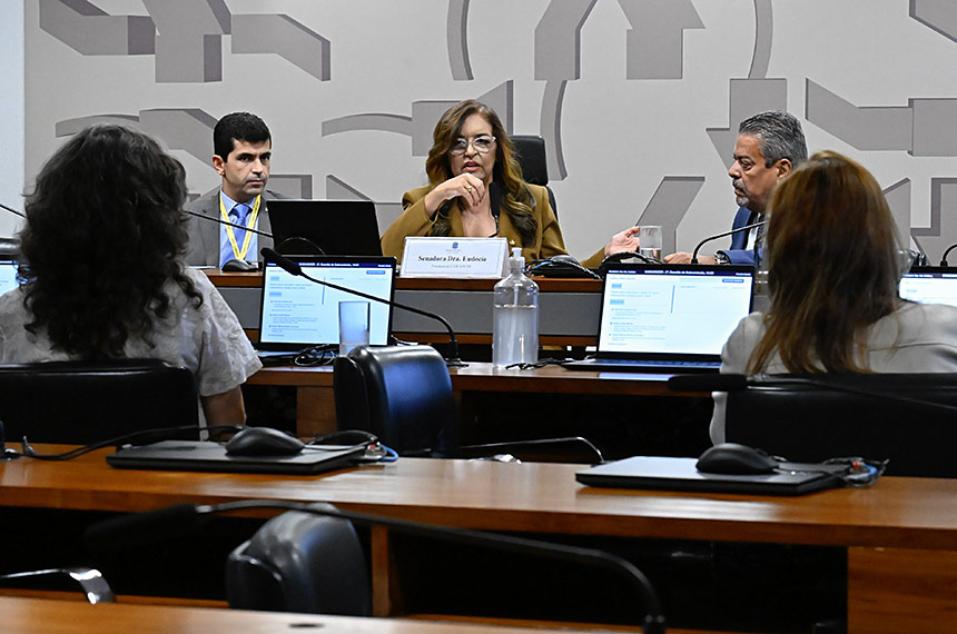 Subcomissão sobre câncer termina propondo vacinação em massa contra HPV