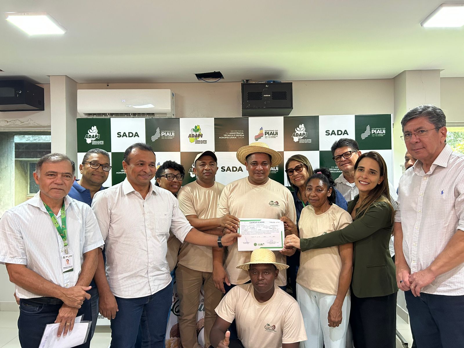 Sada e Adapi entregam selo de inspeção para empresa de produtos artesanais em Oeiras