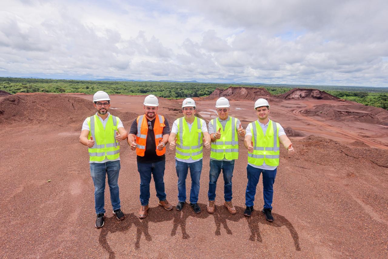Rafael Fonteles visita operação de mineradora que produz 1,5 milhão de toneladas de minério ao ano e gera mil empregos em Piripiri