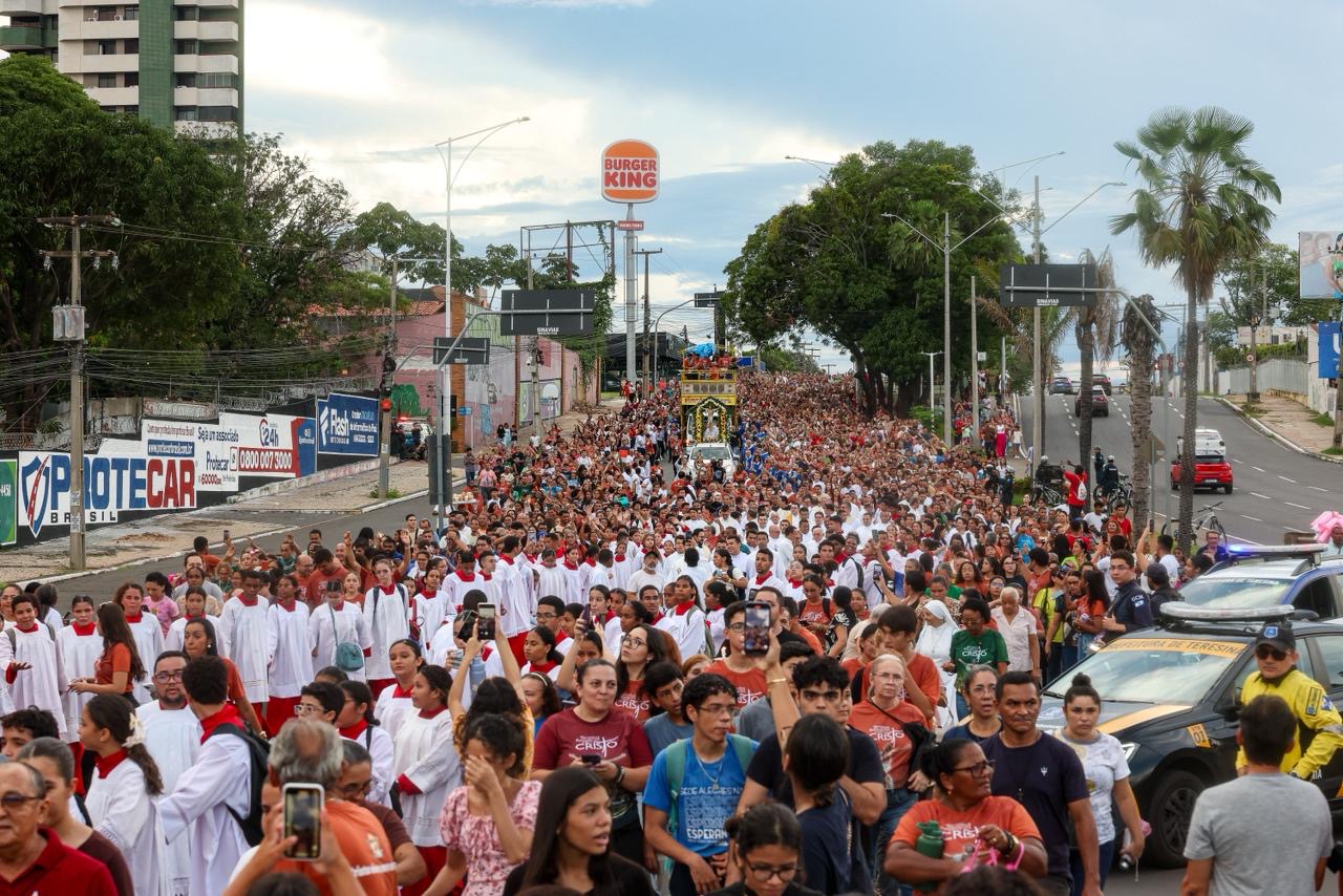 Fiéis do Piauí participam da procissão “Teresina Ressuscita com Cristo”