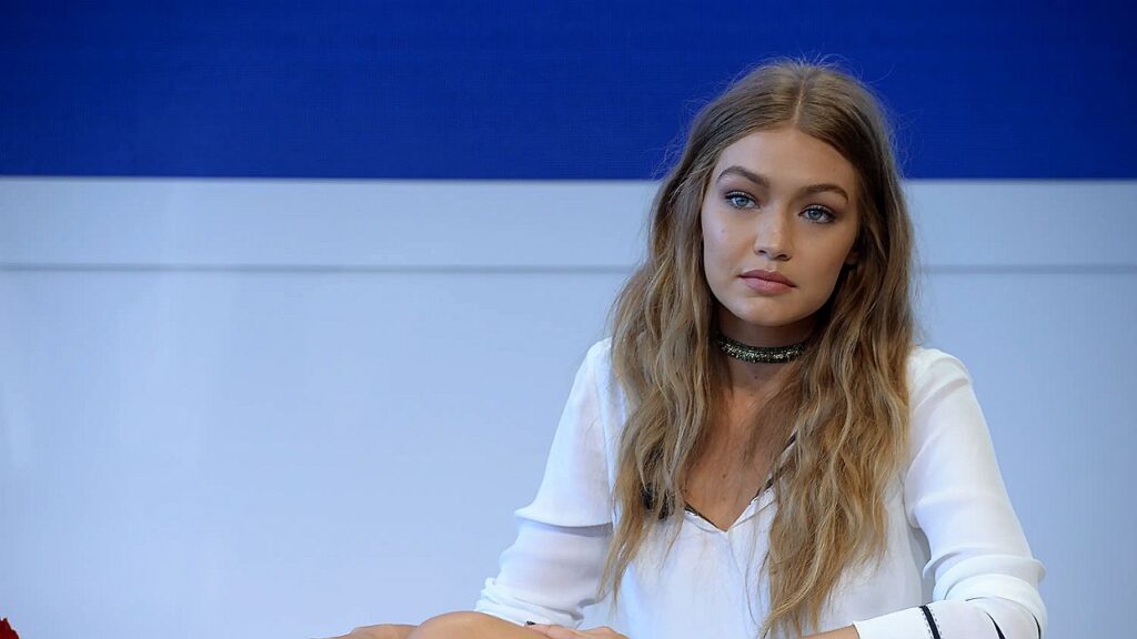 Gigi Hadid se pronuncia sobre menção no caso Epstein