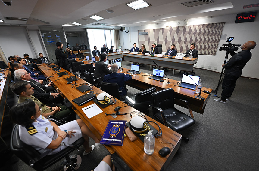 Aposentadoria compulsória é defendida em audiência na CCJ