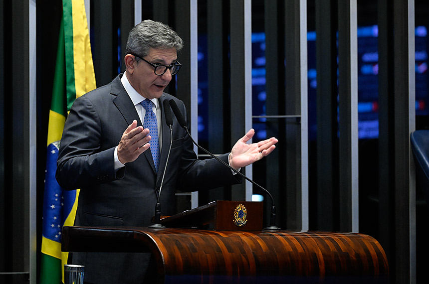 Privatizações reduziram soberania energética do país, para Rogério Carvalho