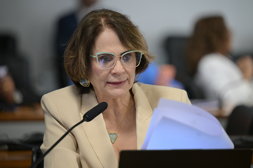 Espaço na 'Voz do Brasil' para combate à violência contra a mulher vai a Plenário