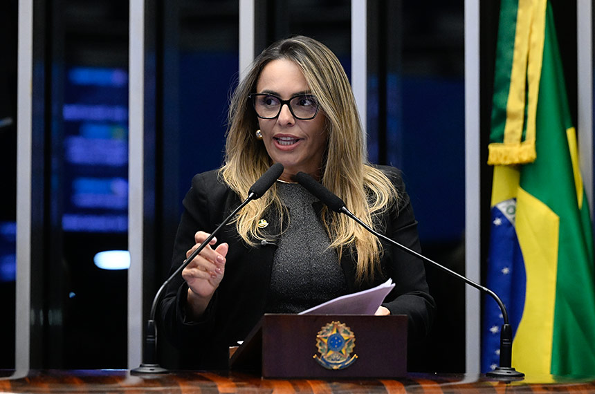 Roberta Acioly comemora avanço da PEC que reduz jornada de enfermeiros