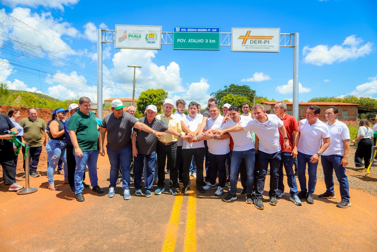 Em São José do Piauí, Rafael Fonteles entrega asfalto urbano e rodoviário e anuncia mais de R$ 15 milhões para nova estrada