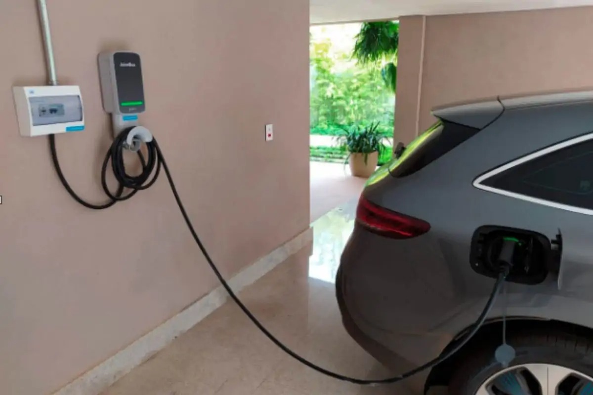 Moradores de SP podem instalar pontos de recarga elétrica em condomínios