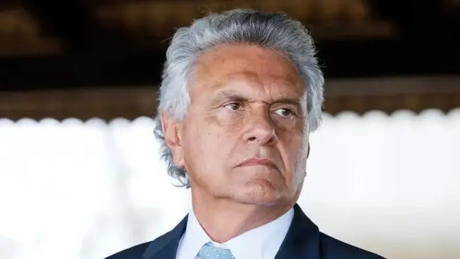 Gestão Caiado repassou R$ 1,36 bi a fintech investigada por ligação com PCC
