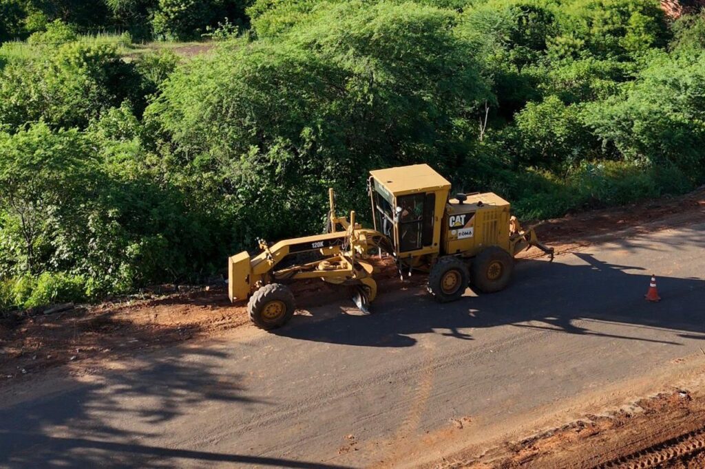 DER-PI inicia as obras na rodovia que liga Picos a Aroeiras do Itaim