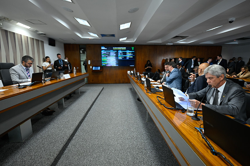CI aprova debates e pedidos sobre energia, combustíveis e transporte