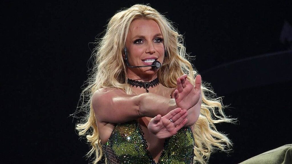 Britney Spears busca reabilitação após prisão por álcool