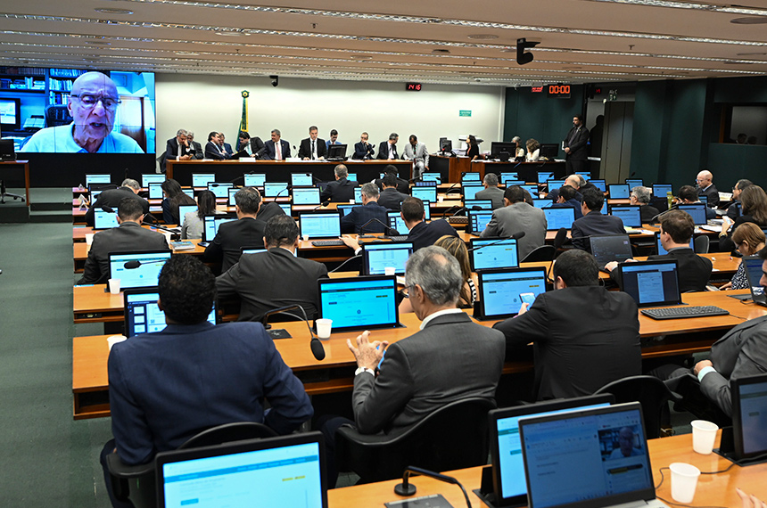 Lei de Diretrizes Orçamentárias prevê salário mínimo de R$ 1.717 em 2027