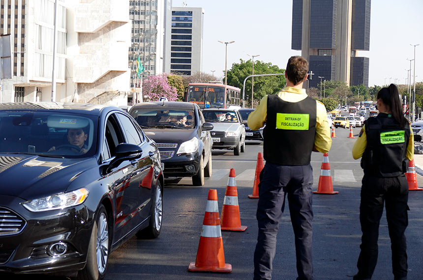 Senado vai avaliar projeto que garante livre estacionamento a oficiais de Justiça