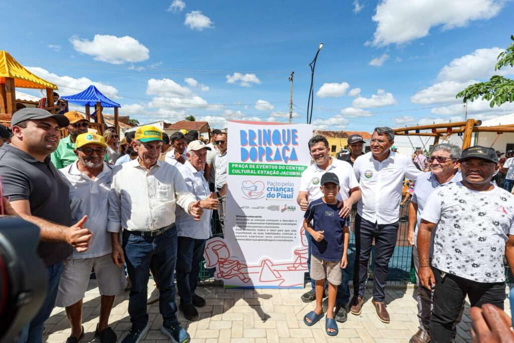 Rafael Fonteles inaugura brinquedopraça, quadra poliesportiva e autoriza novas obras em Jacobina do Piauí