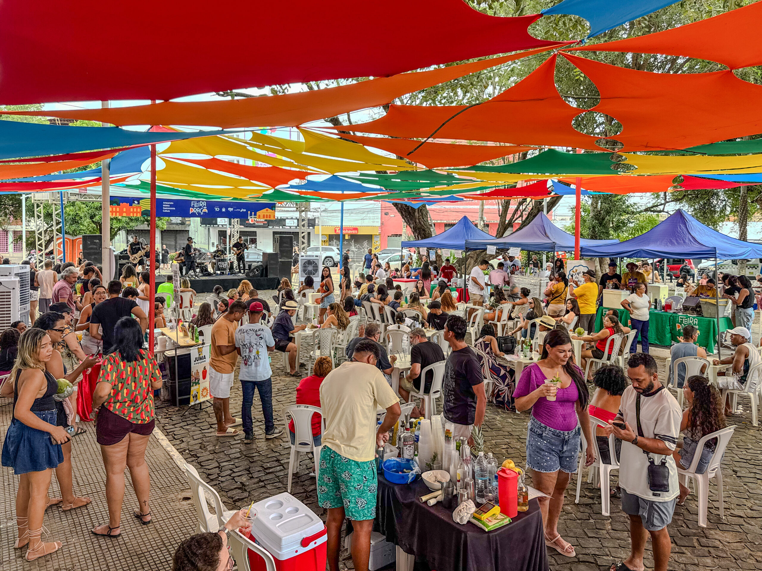 Feira na Praça vira vitrine para empreendedorismo feminino e gera renda valorizando cultura gastronômica no Piauí