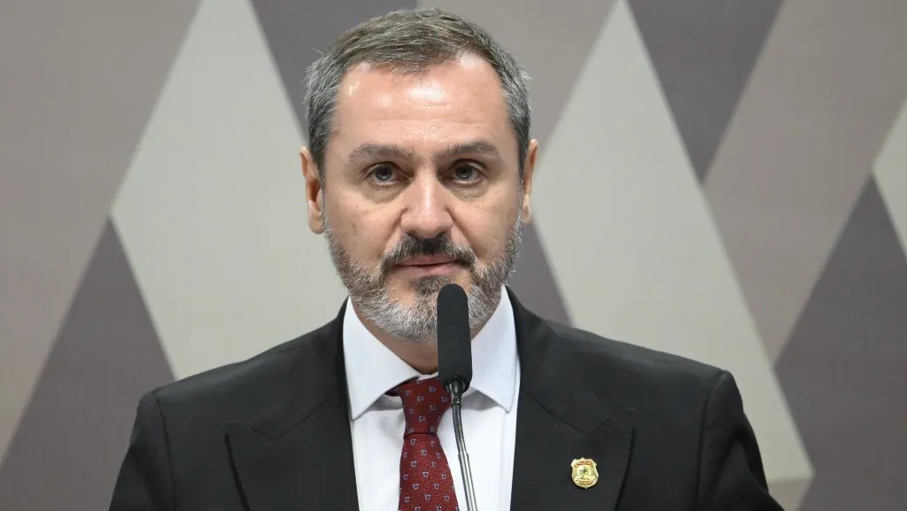 Diretor-geral da PF retira credenciais de servidor dos EUA