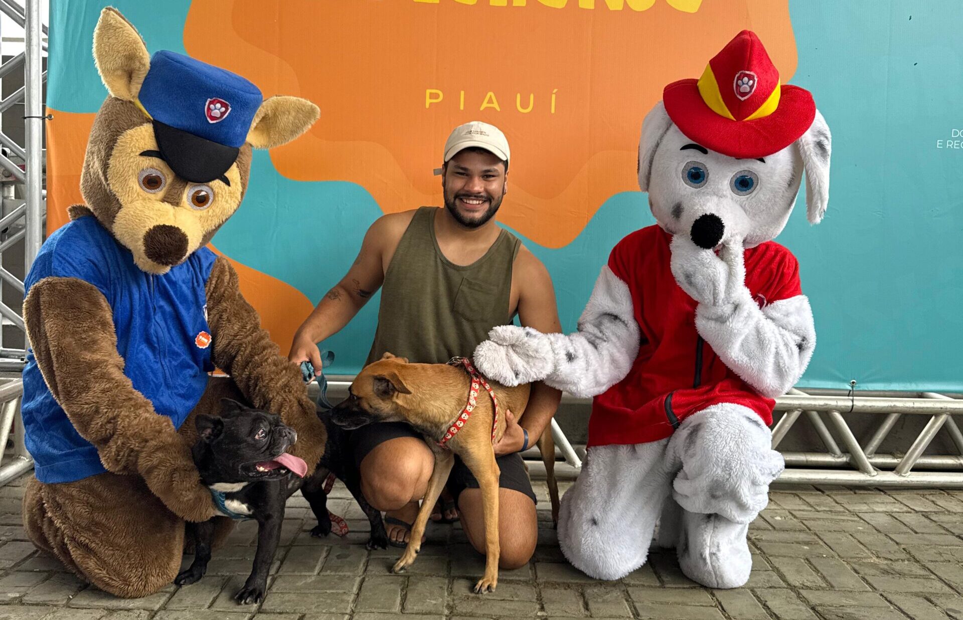 Campanha Abril Laranja realiza grande ação gratuita de cuidado e proteção animal em Teresina neste sábado (25)
