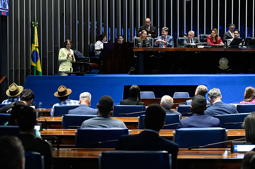 Sessão dos 66 anos de Brasília tem memórias e cobranças pelo BRB-Master