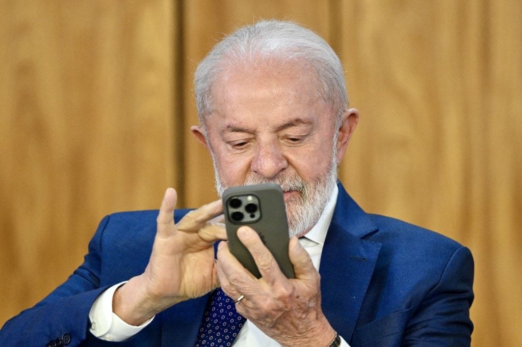 Lula não tem celular. E daí?