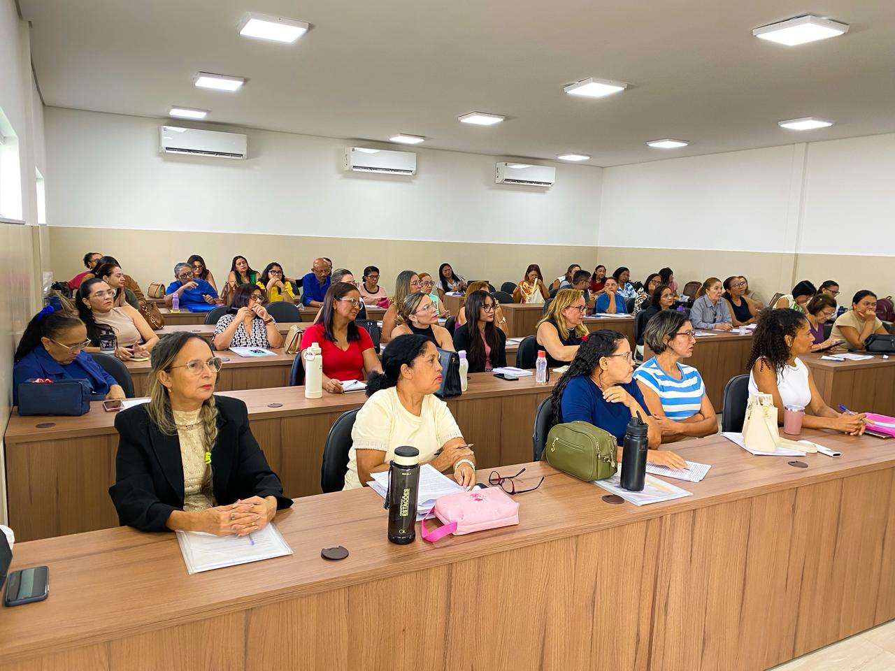 Centro de Formação capacitou quase 500 profissionais da educação pública em quatro meses de funcionamento