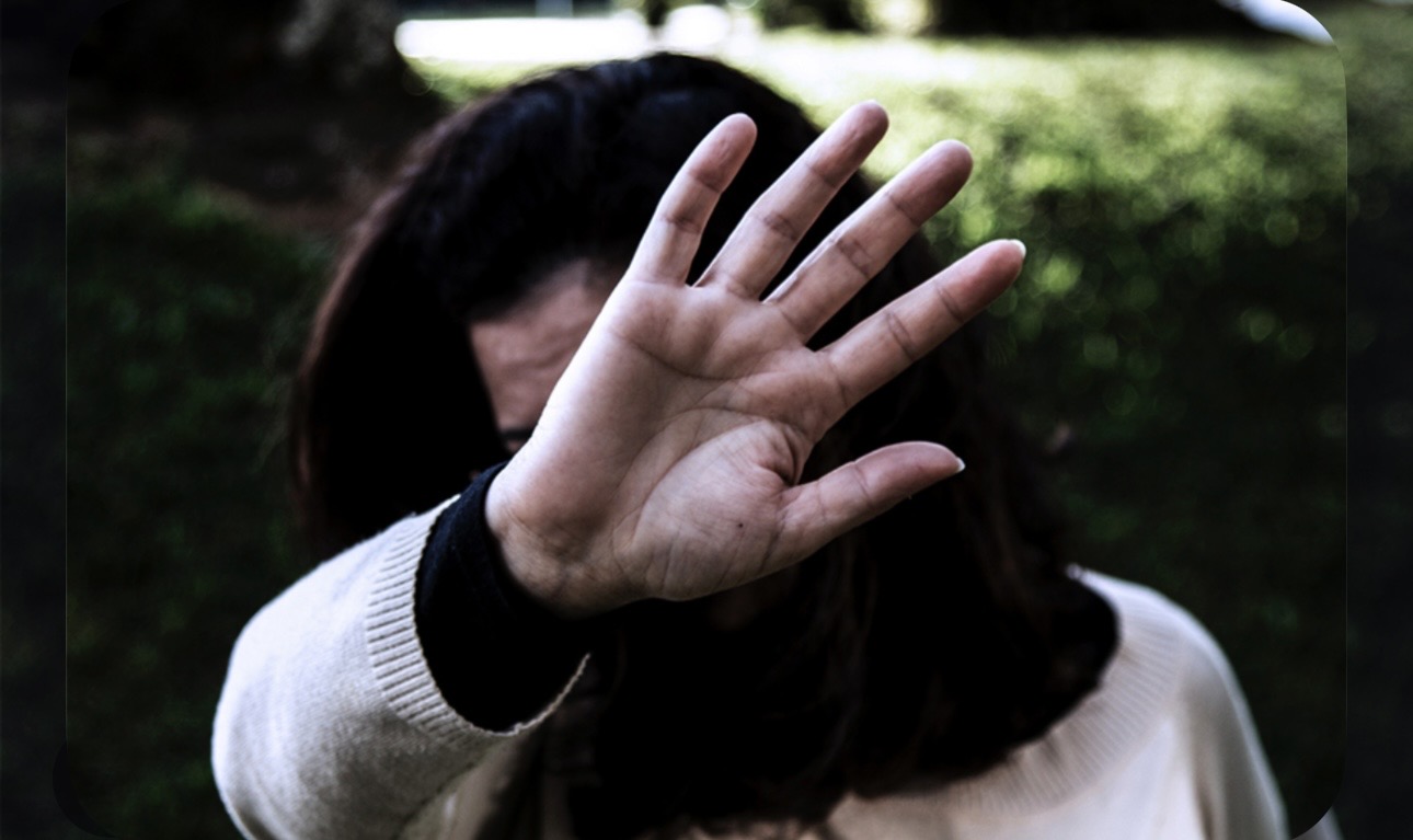 Feminicídio: 4 mulheres foram assassinadas por dia no Brasil em 2026