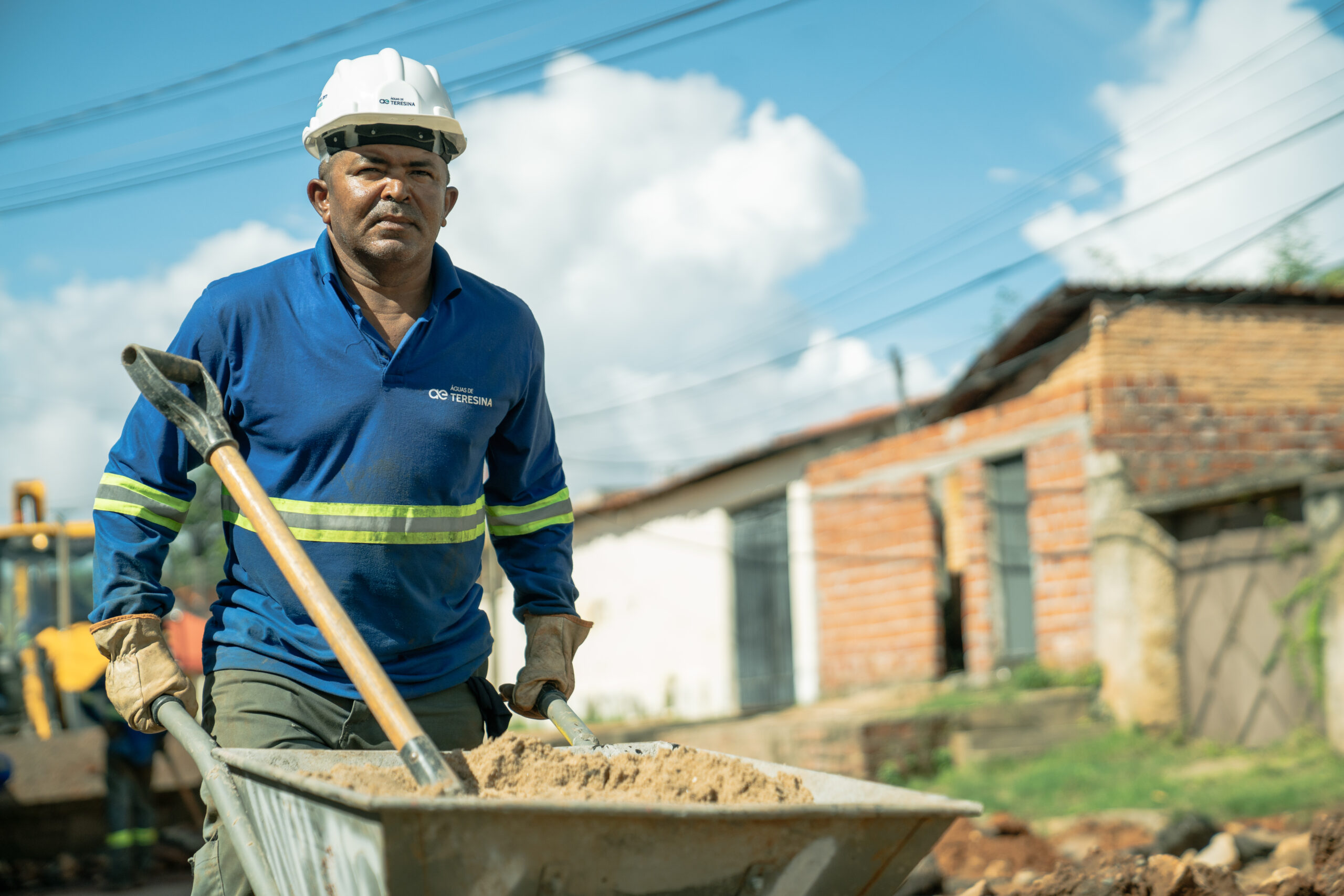 Rede de esgoto avança em Teresina com obras simultâneas em diferentes bairros 