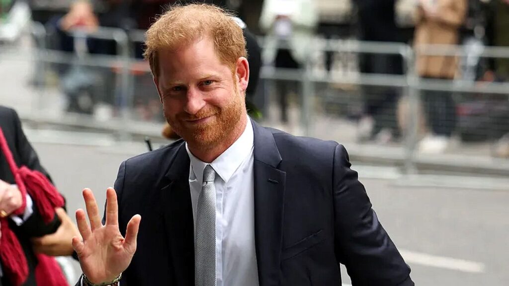 Príncipe Harry enfatiza laços com a família real britânica