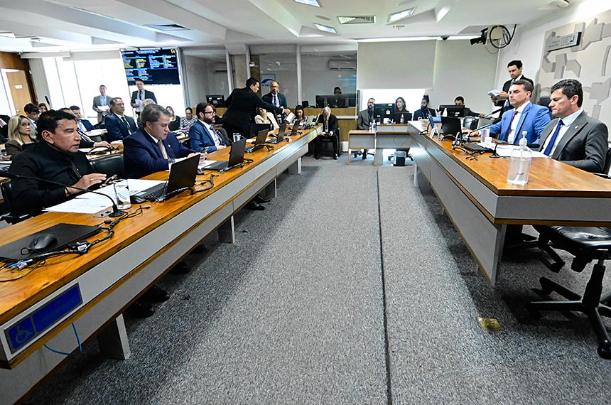 Projeto que regulamenta porte de arma para agentes de trânsito vai à CCJ