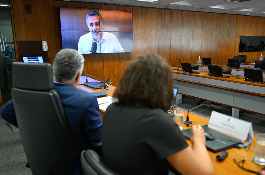 Debate aponta riscos em projeto que criminaliza informação falsa sobre vacinas