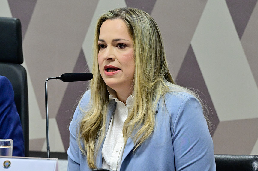 Plenário aprova nova defensora pública-geral da União