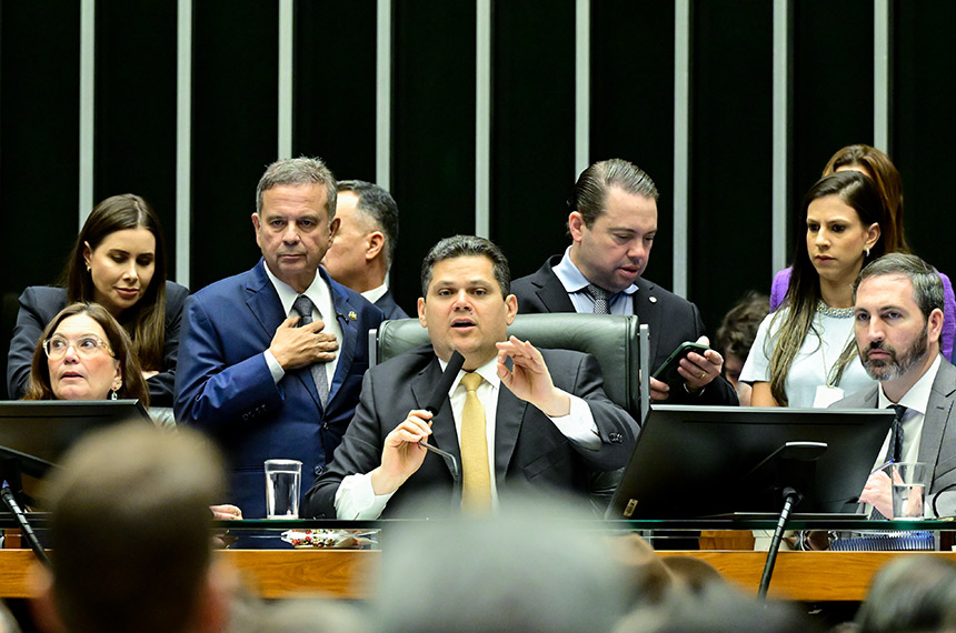 Davi retira trechos de veto à dosimetria de penas; decisão divide parlamentares